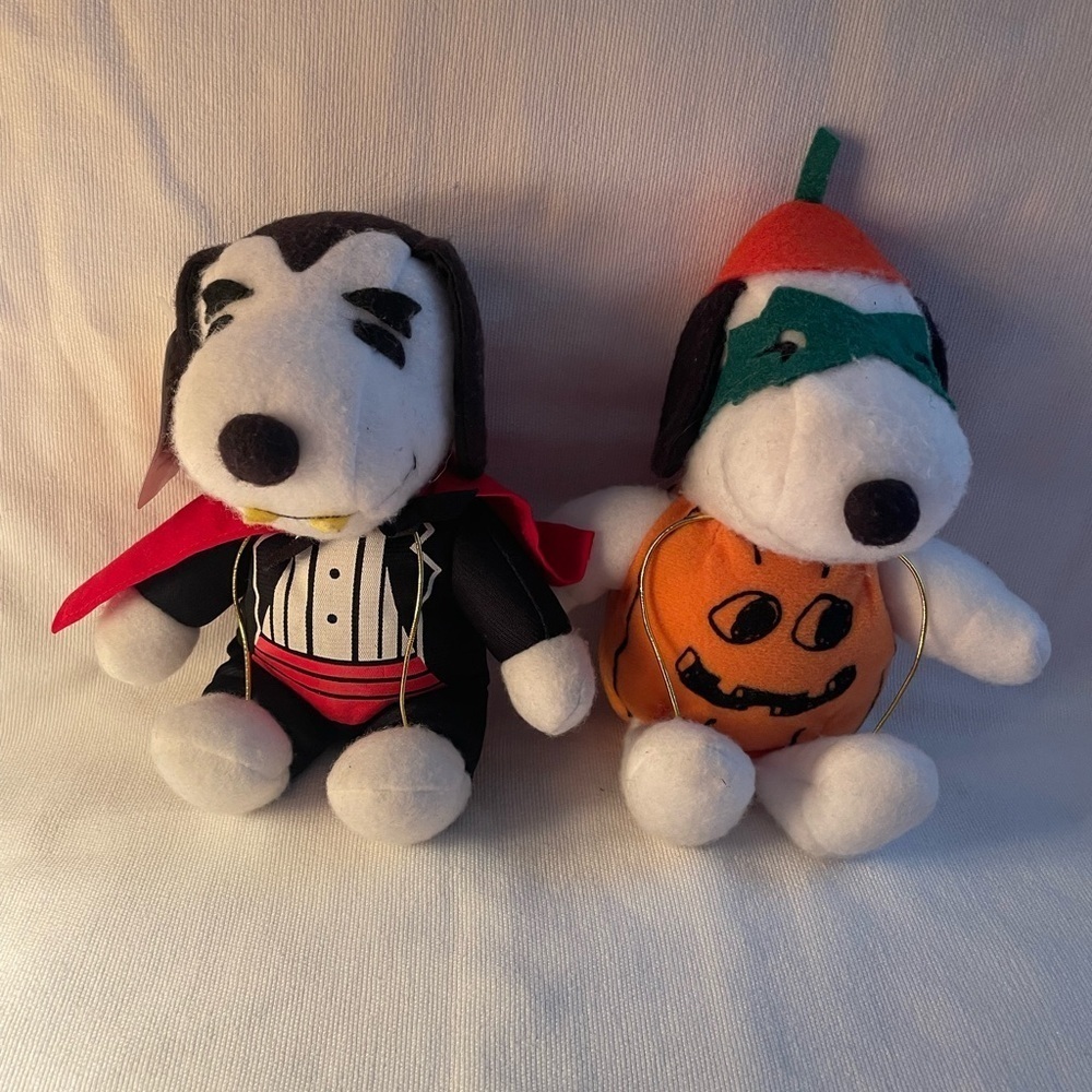 Whitman’s Halloween Snoopy Dracula and Snoopy Pumpkin Plush Set NWT